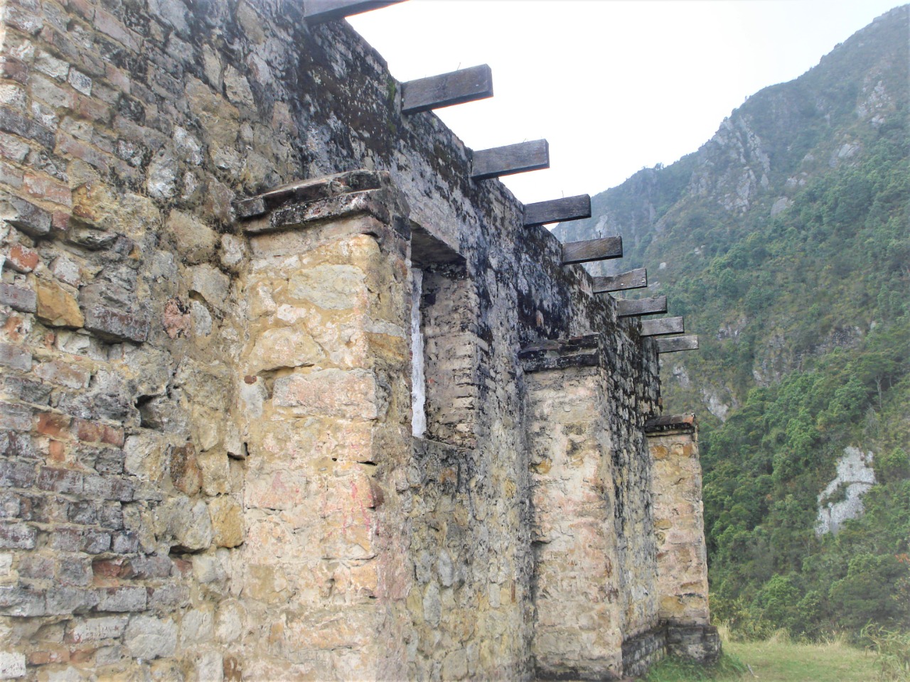 Tesoro de Bogotá: Antigua Ermita de la Peña, ruina sobre ruina