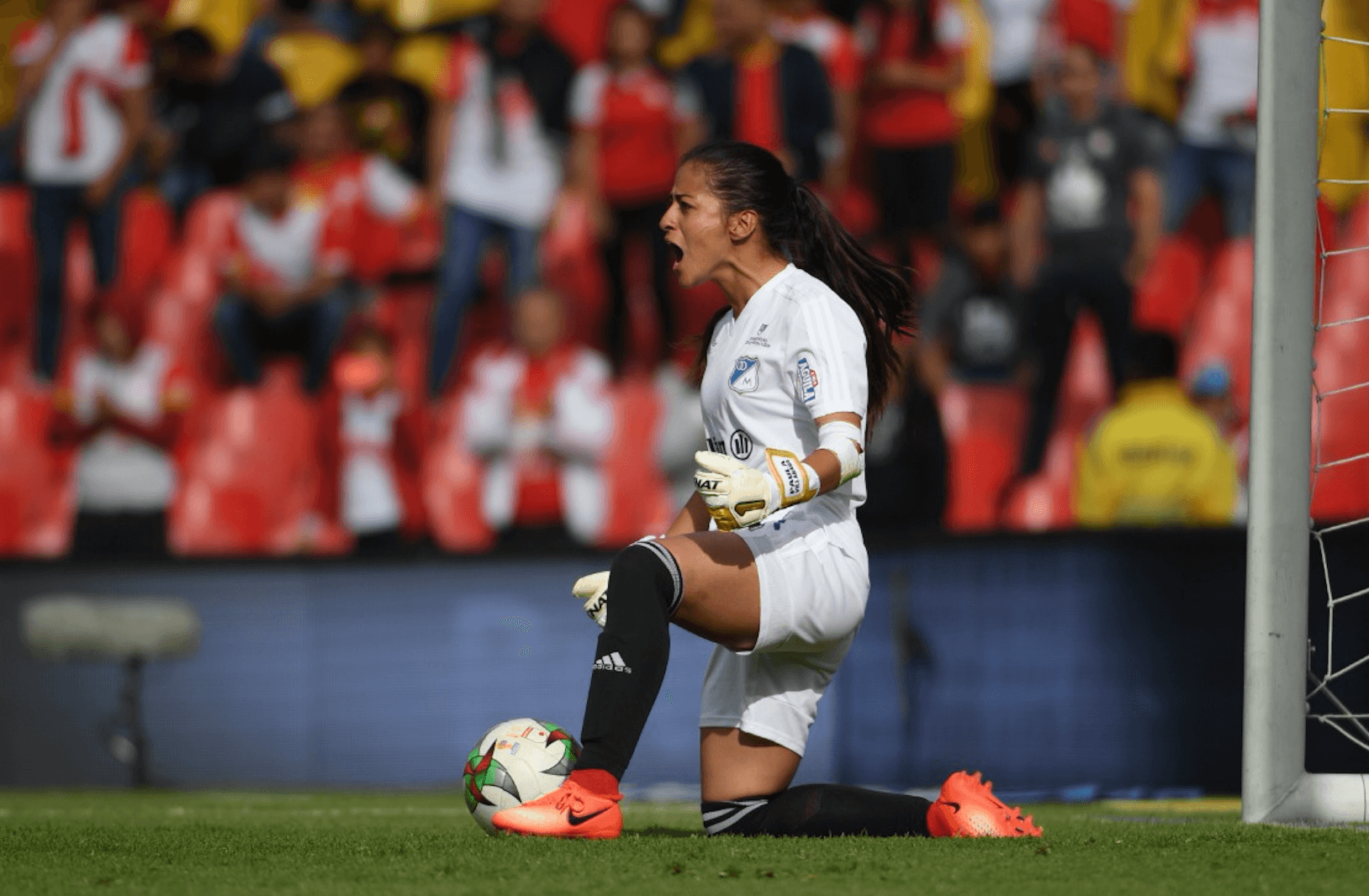 La portera Paula Villarraga, quien fue suplente y entró para la tanda de penales, fue figura con dos remates atajados tras el empate 1-1 de ambos equipos en el tiempo reglamentario.