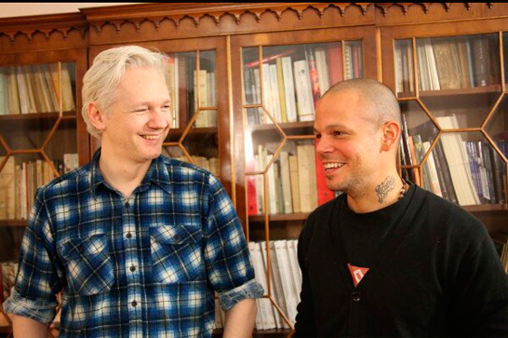 Julian Assange, encantado de componer junto a Calle 13