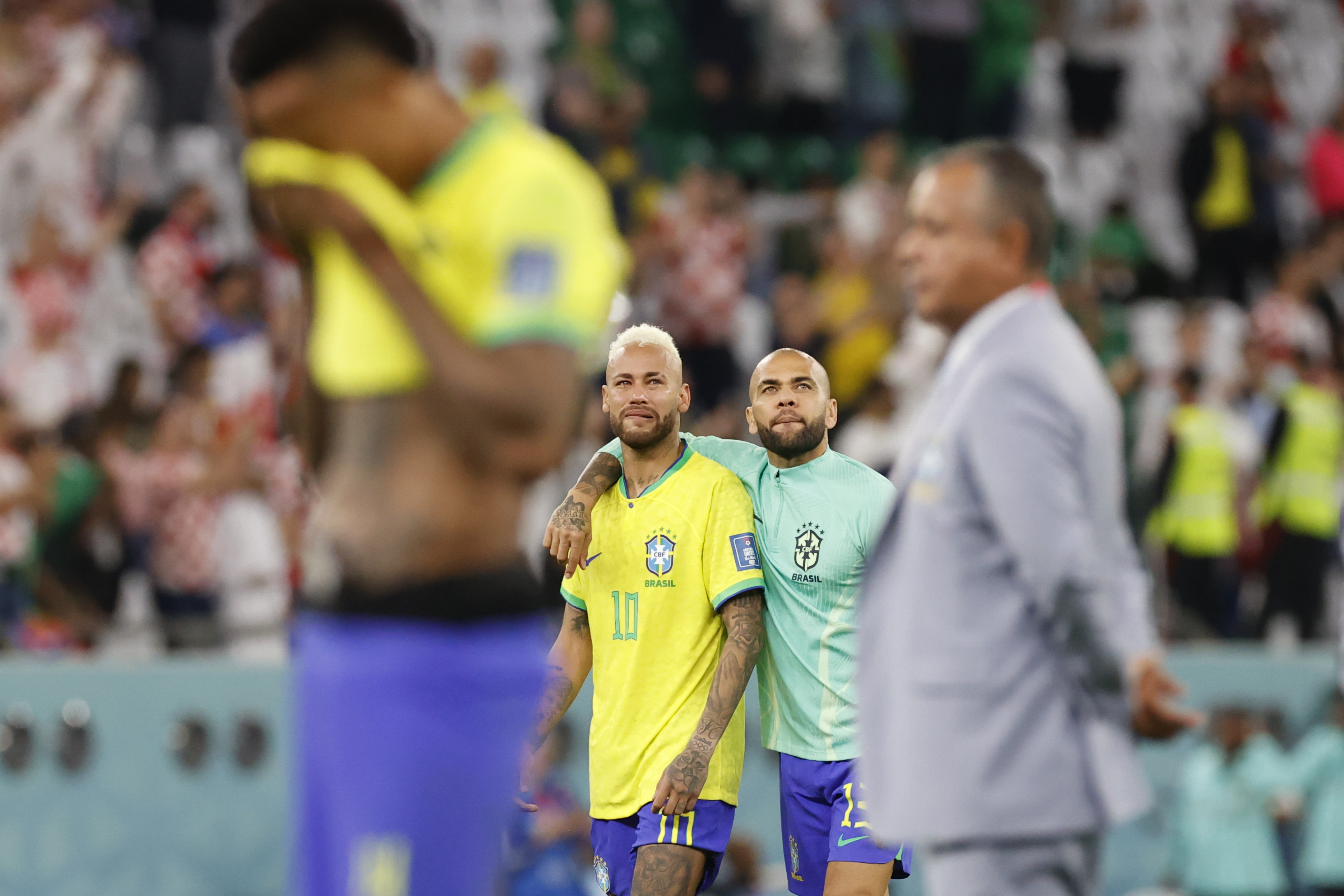 Neymar and Daniel Alves (R) from Brazil react during the FIFA World Cup quarters finals soccer match between Croatia and Brazil at Education City stadium in Rayyan, Qatar, 09 December 2022. EFE/ Esteban Biba