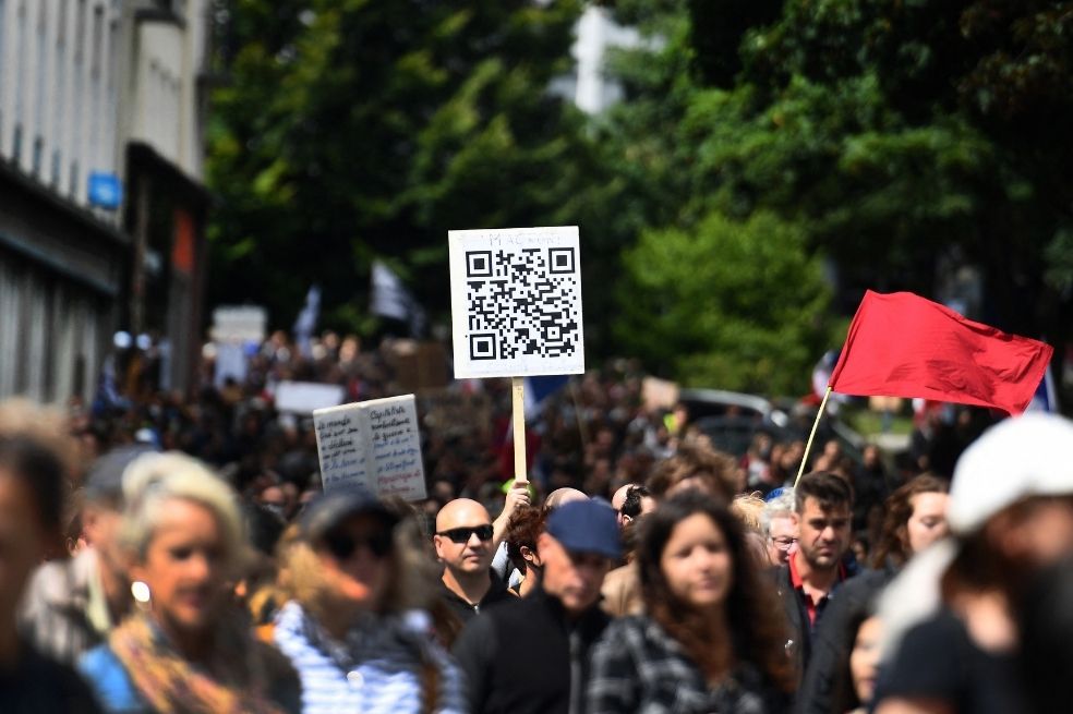 Casi 240.000 franceses protestaron contra el “pasaporte Covid”