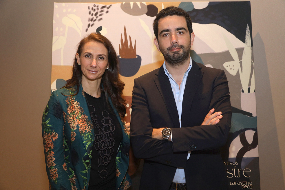 Lafayette lanza por primera vez telas de autor para el mercado de decoración
La colección RUPESTRE busca dar vida a espacios para el hogar y de alto tráfico como hoteles y oficinas.
Entre las micro colecciones, Decorativos Rupestre y textiles sostenibles, se destaca la colaboración con diseñadores locales como Olga Piedrahíta y la elaboración de textiles con hilos reciclados a base de botellas PET recicladas.