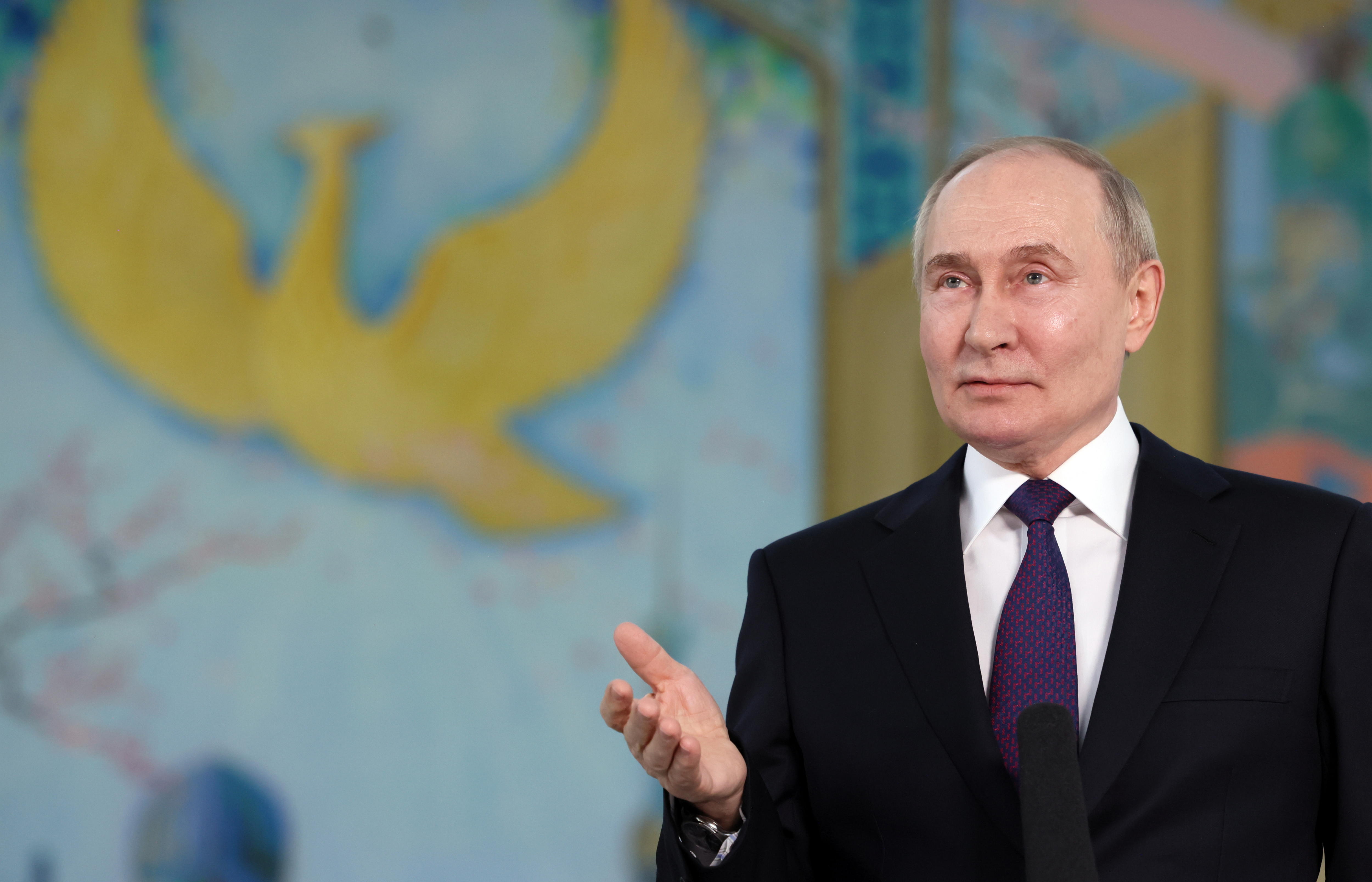 Tashkent (Uzbekistan), 27/05/2024.- Russian President Vladimir Putin speaks to the media during his visit in Tashkent, Uzbekistan, 28 May 2024. Putin is on a three-day state visit to Uzbekistan. (Rusia) EFE/EPA/MIKHAIL METZEL/SPUTNIK/KREMLIN / POOL MANDATORY CREDIT