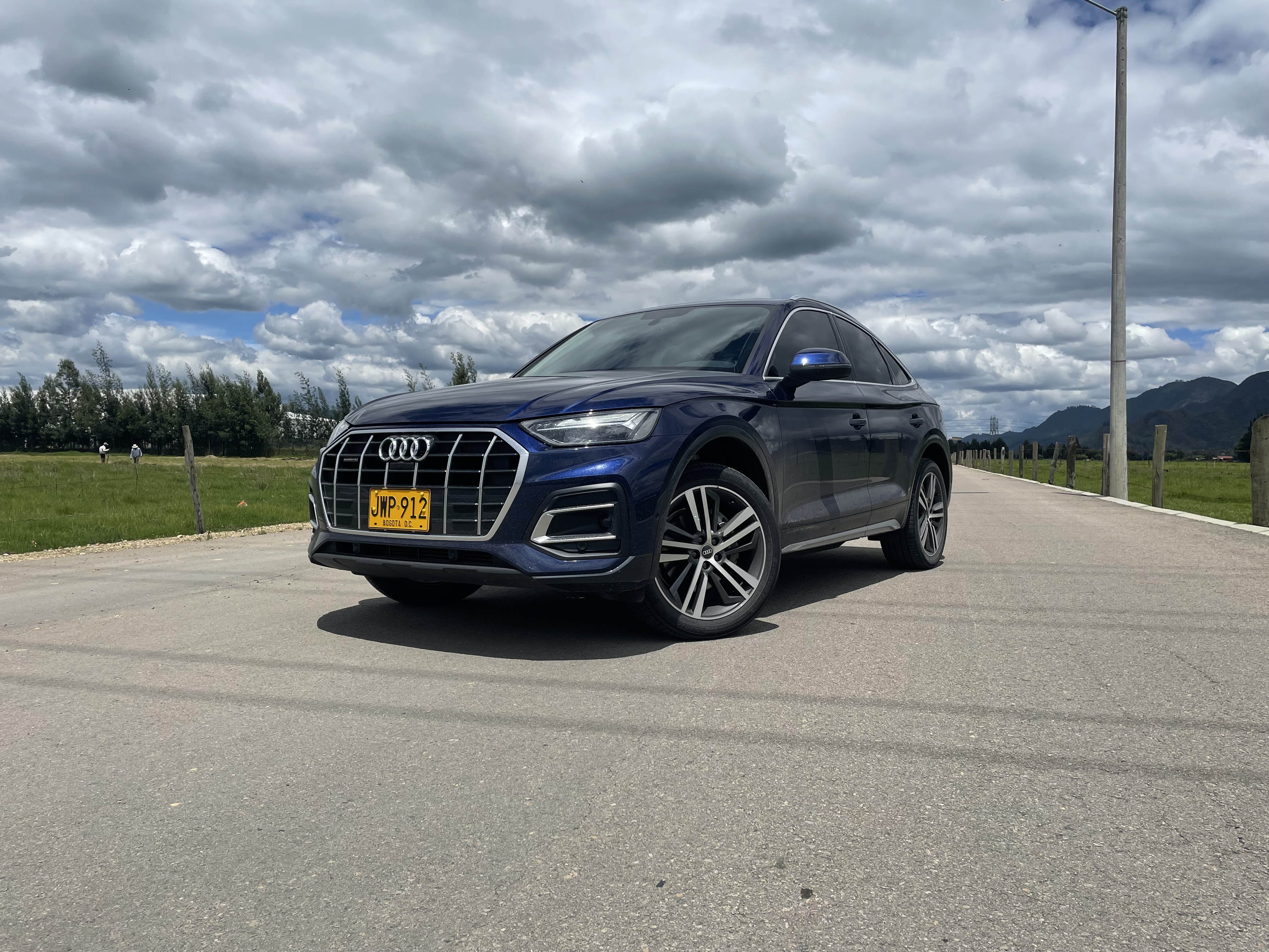 El precio de Q5 parte en los $204’900.000 para la carrocería convencional o SUV.