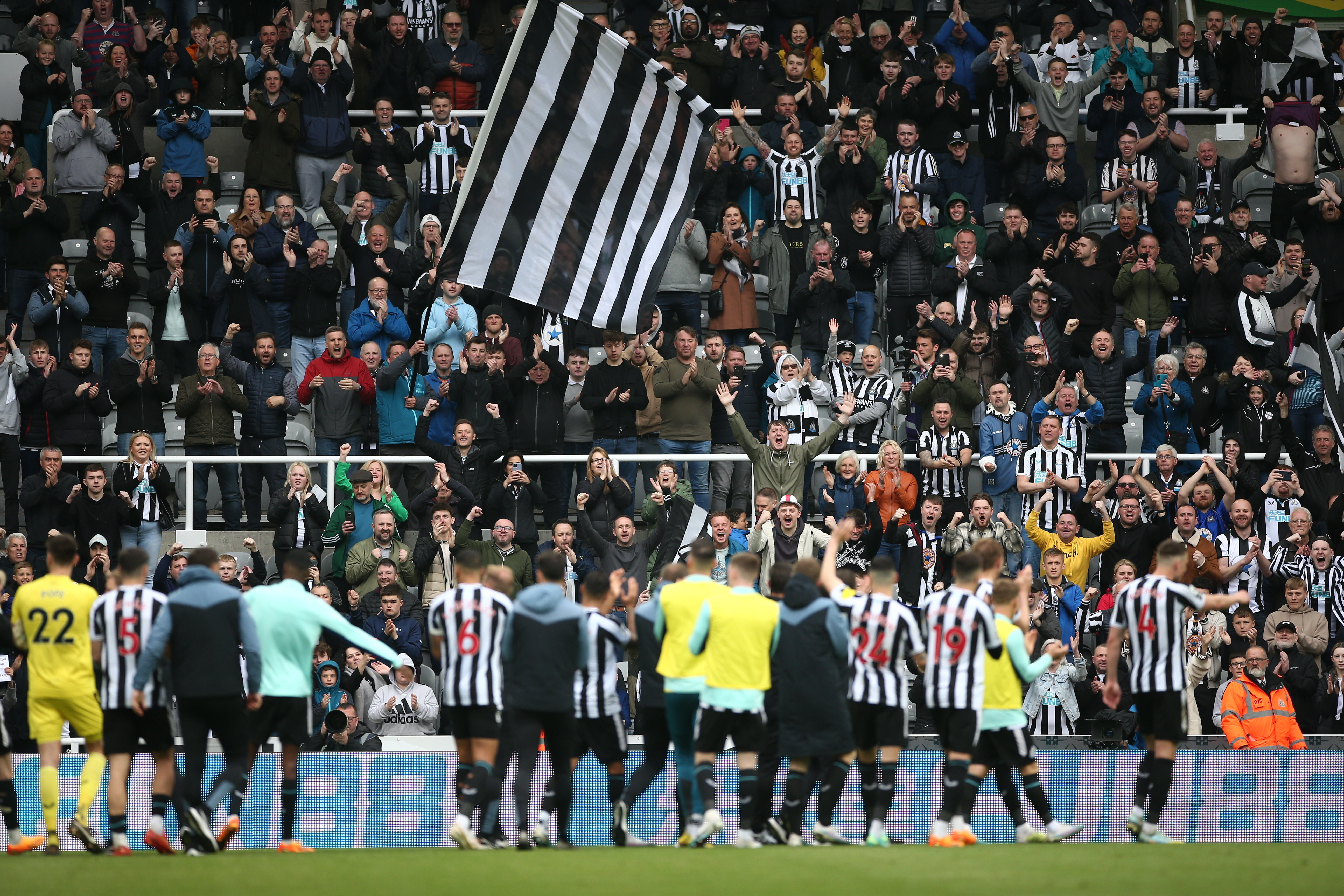 Ronaldo y Neymar están fuera del alcance de Newcastle, dice su entrenador