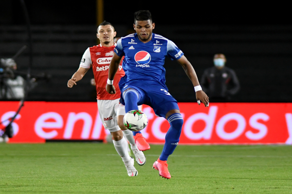 Con un gol agónico, Millonarios venció a Santa Fe y logró su clasificación