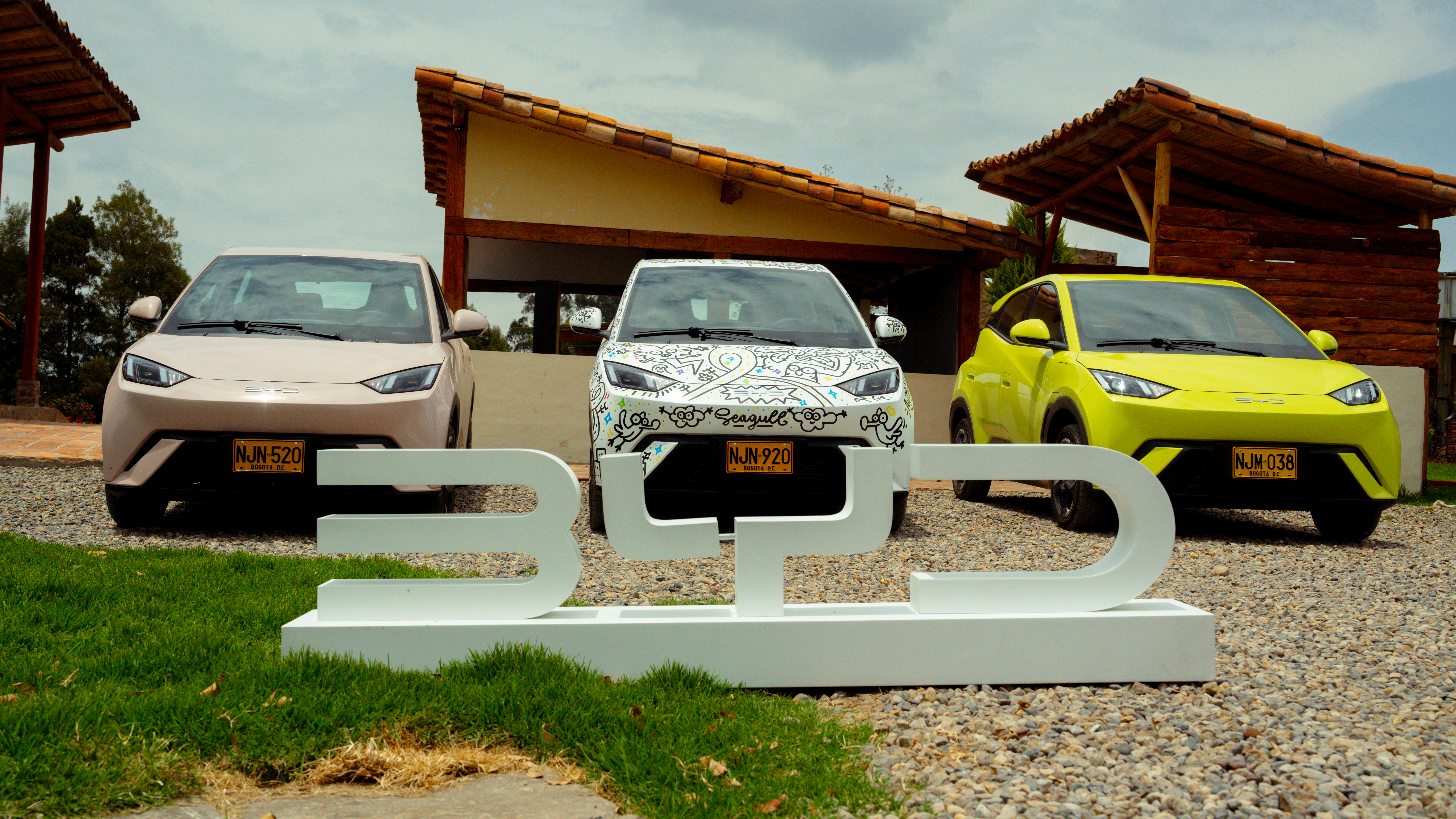 El BYD Sealgull que llegó a Colombia está disponible en dos versiones: Seagull 300 GL y Seagull 400 GS.