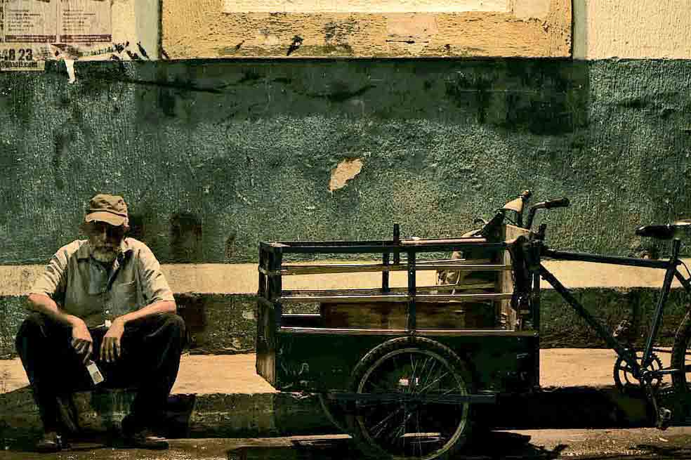 El actor Roosevel González, en una escena del filme “Ruido rosa”, protagonizada por él. /Cortesía.