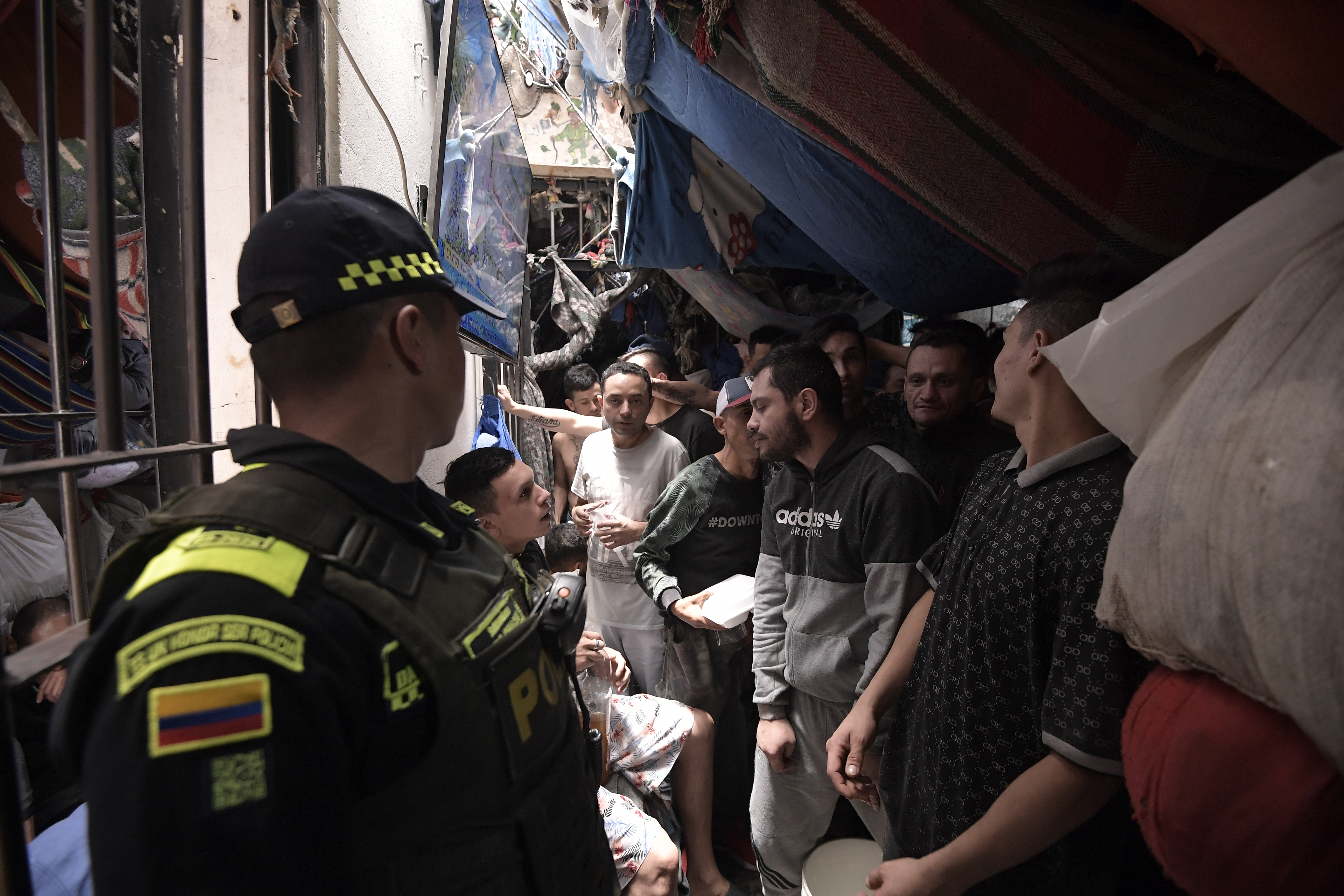 “Hacinamiento en estaciones de Policía y URI de Bogotá supera el 158%”, advierte Personería