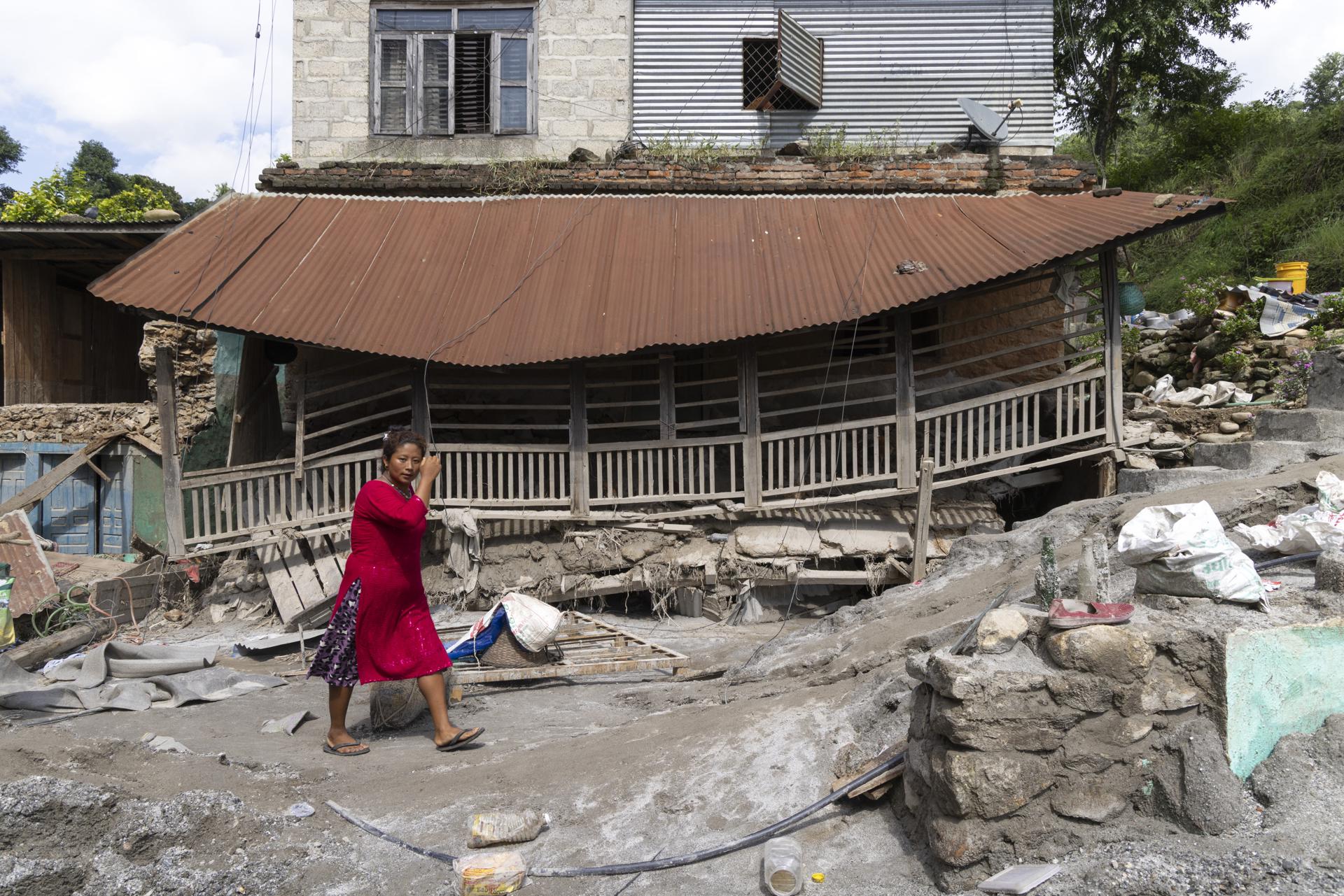 Nepal, bajo el agua: el adolescente que salvó a su abuelo durante la inundación