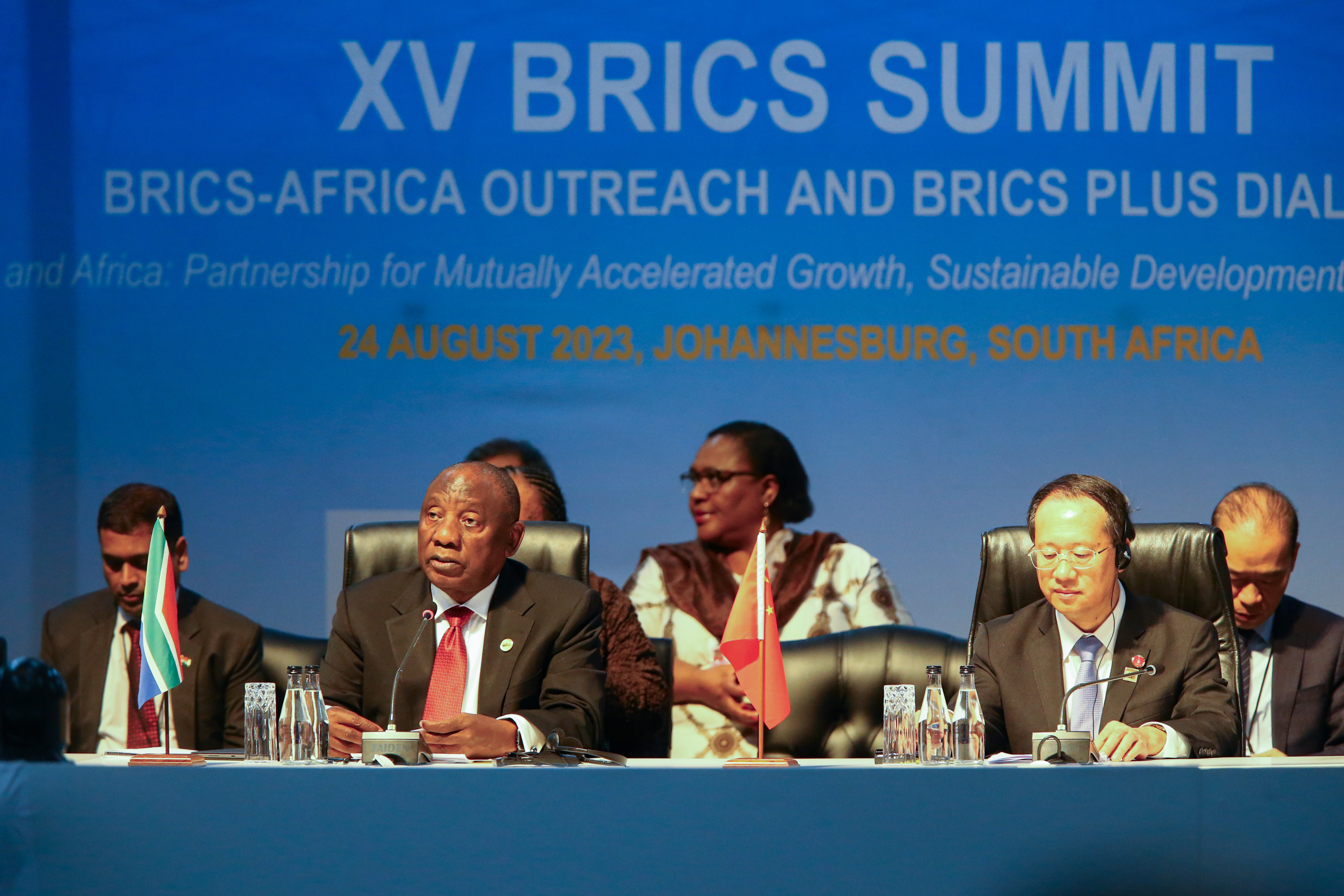 Principales candidatos presidenciales de Argentina rechazan ingreso al BRICS