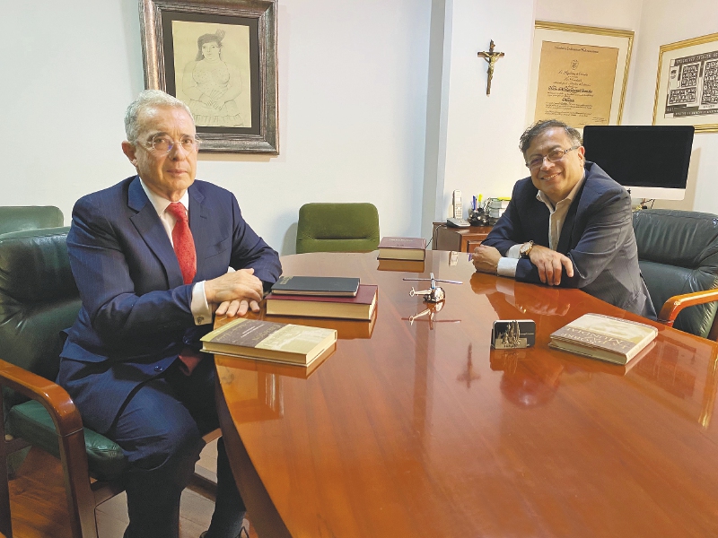 Uribe y Petro se reunirán el próximo miércoles para hablar de la reforma a la salud