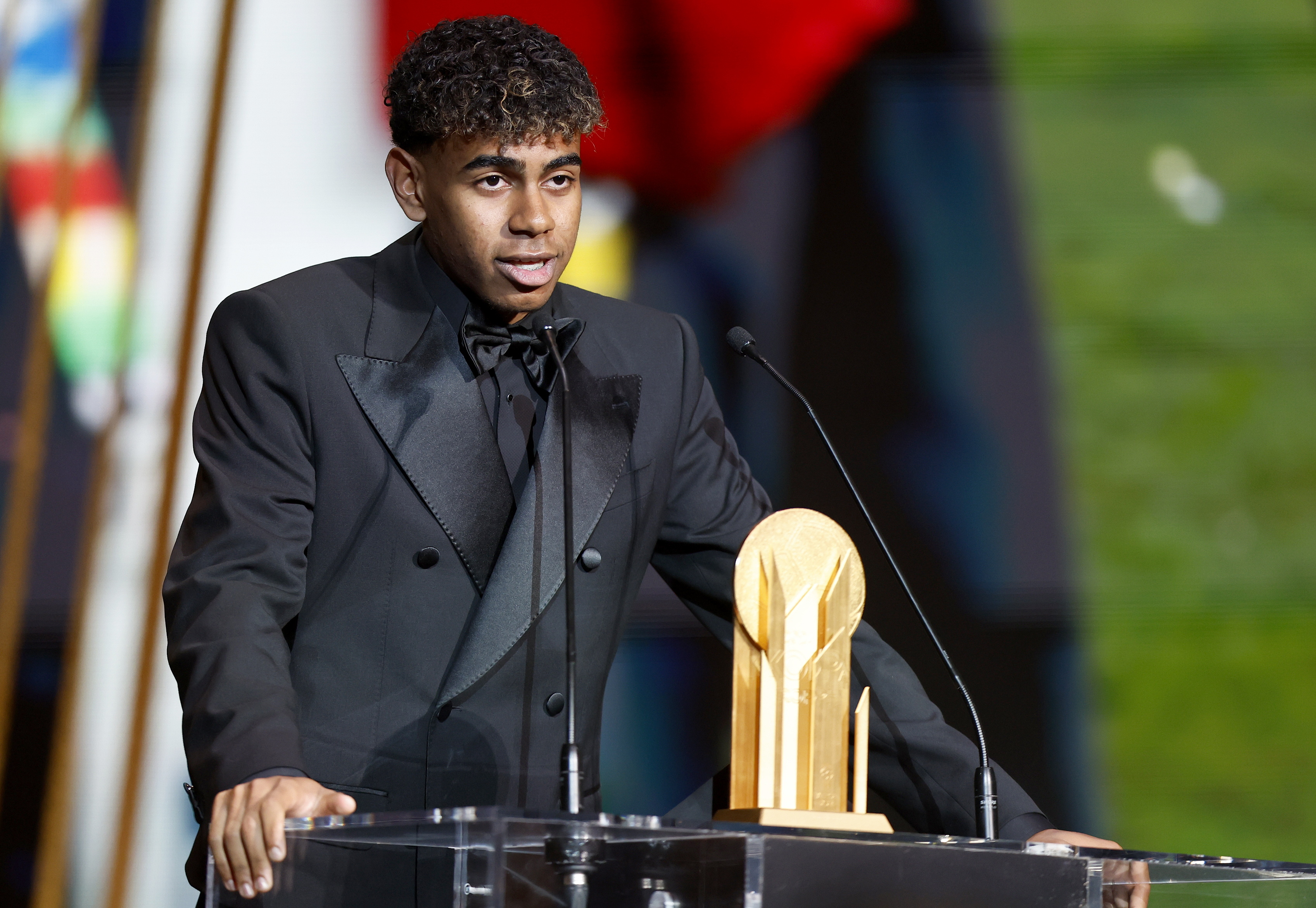 Lamine Yamal ganó premio al mejor juvenil del mundo en la gala del Balón de Oro