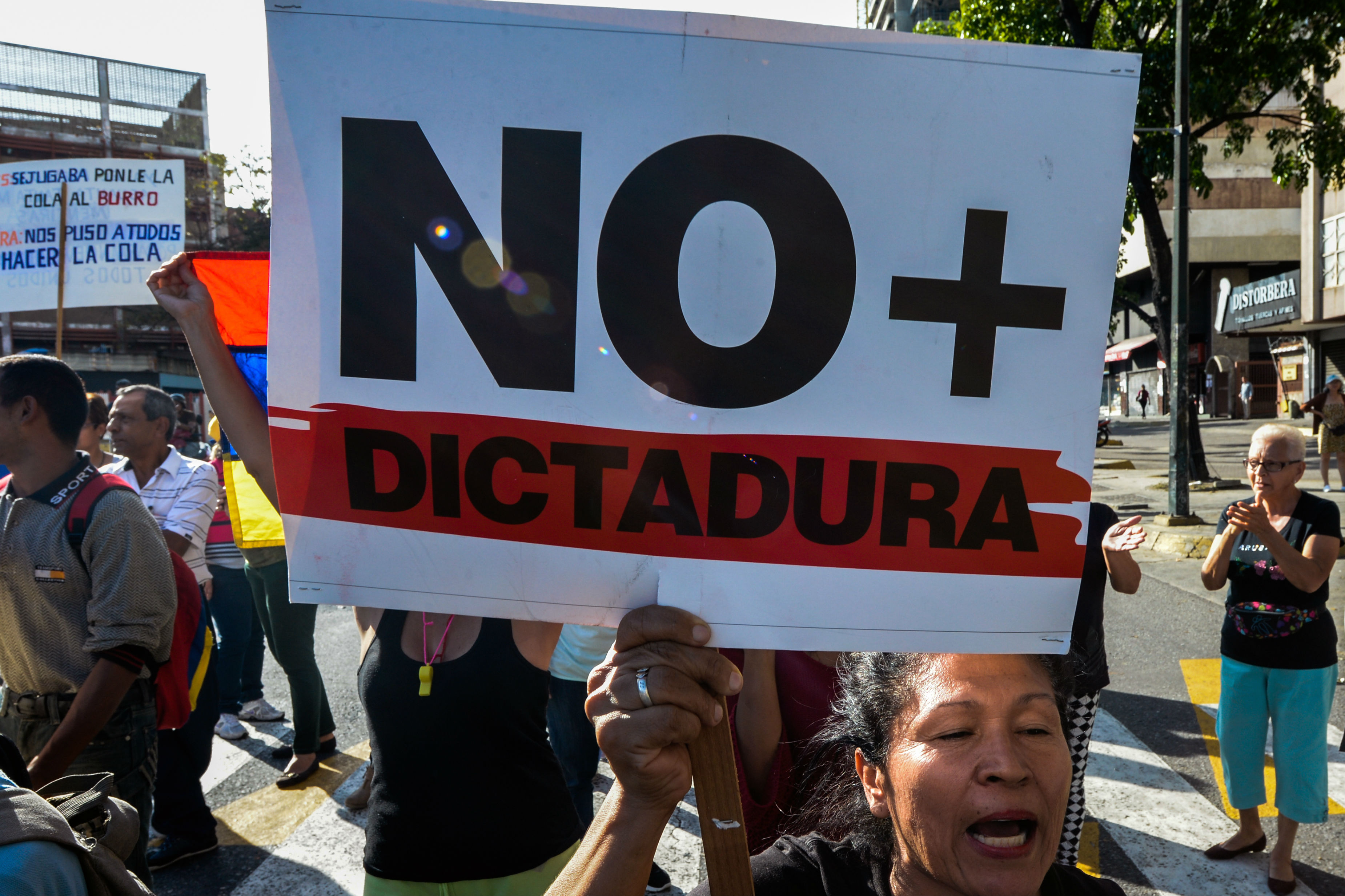 Tribunal Supremo de Venezuela renuncia a asumir funciones del Parlamento