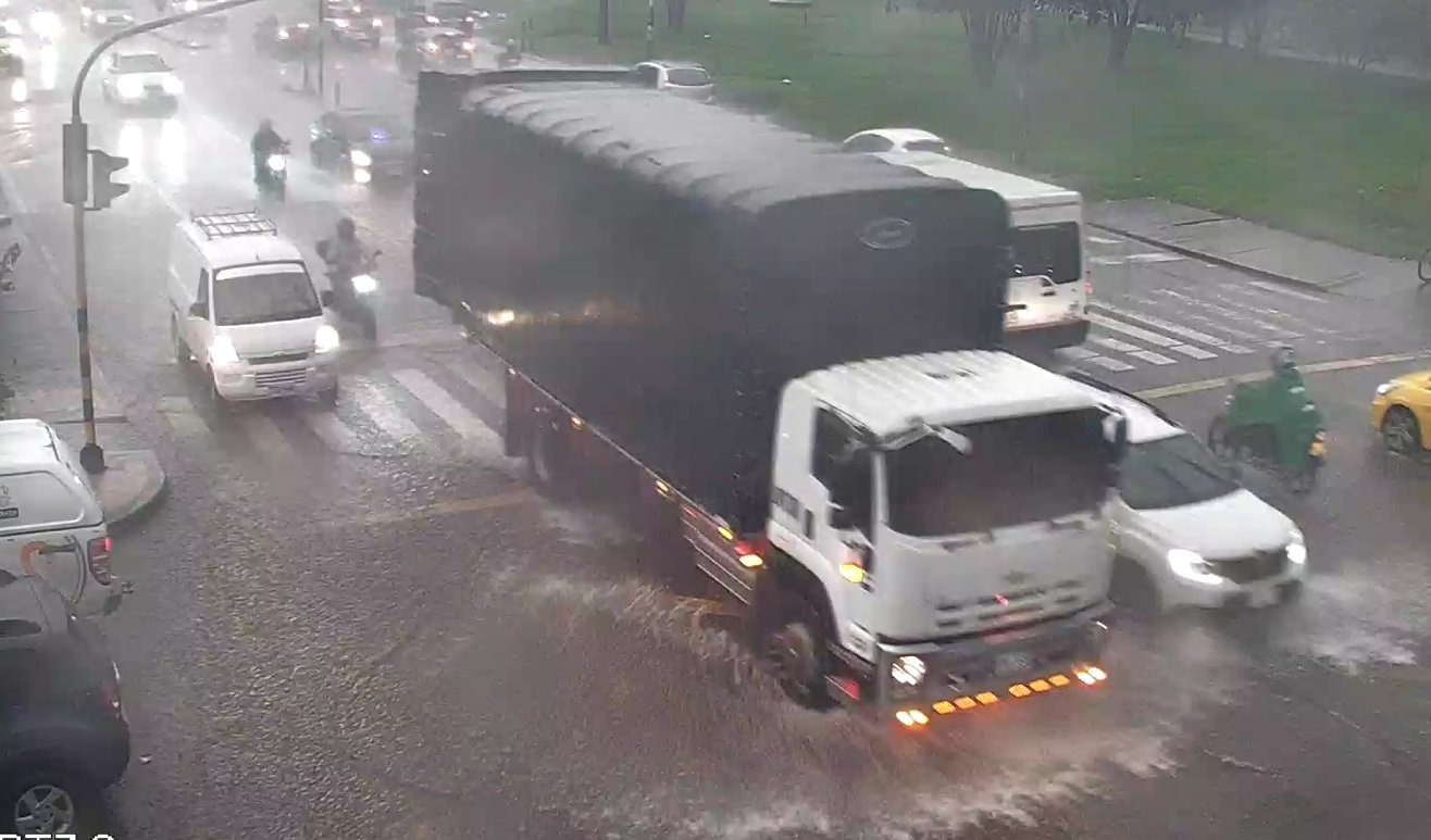 Reportan inundaciones en al menos cuatro puntos de Bogotá tras fuertes aguaceros