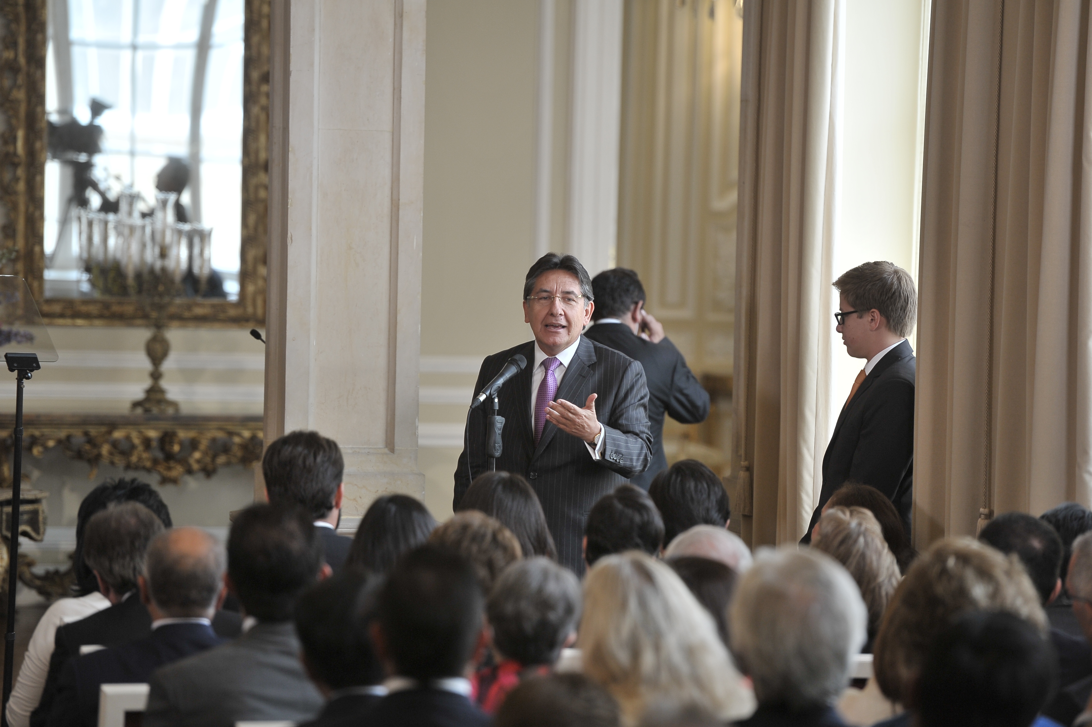 Exministro durante su posesión como nuevo Fiscal General de La Nación, ceremonia realizada en La Casa de Nariño.