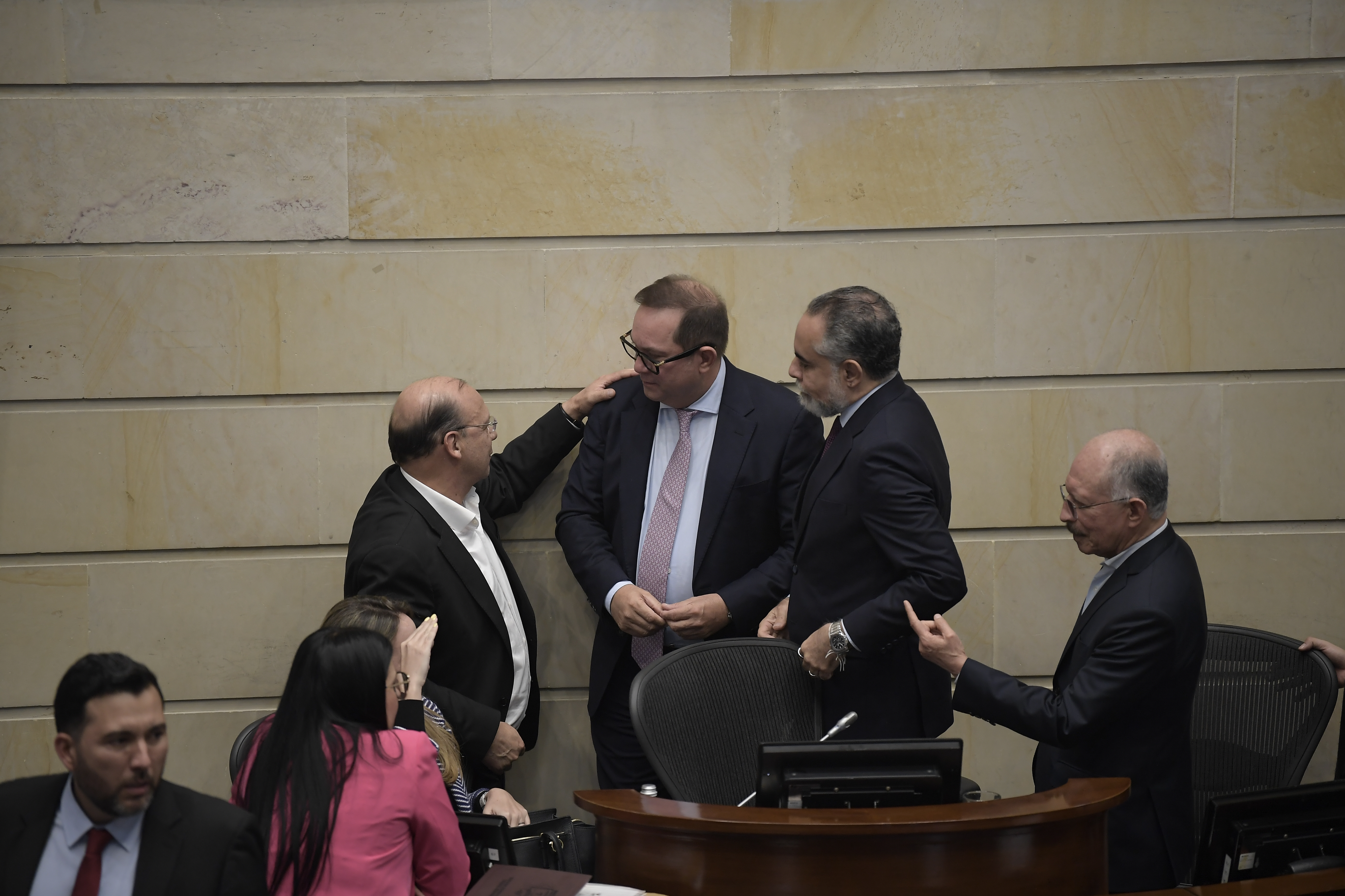 Así reaccionaron los congresistas a decreto del Gobierno que les reduciría el salario