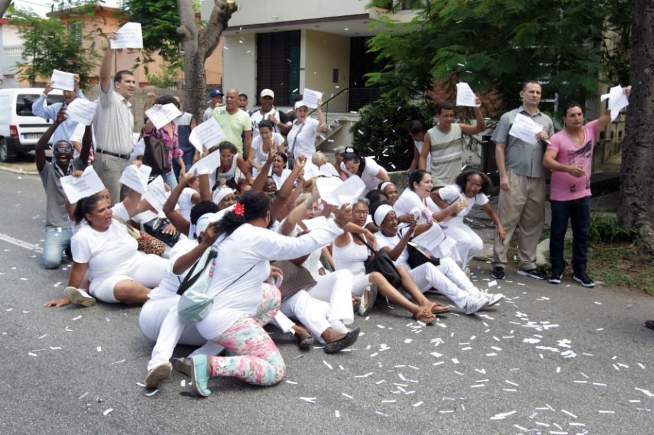 Arrestan a 40 damas de blanco y 12 disidentes en La Habana