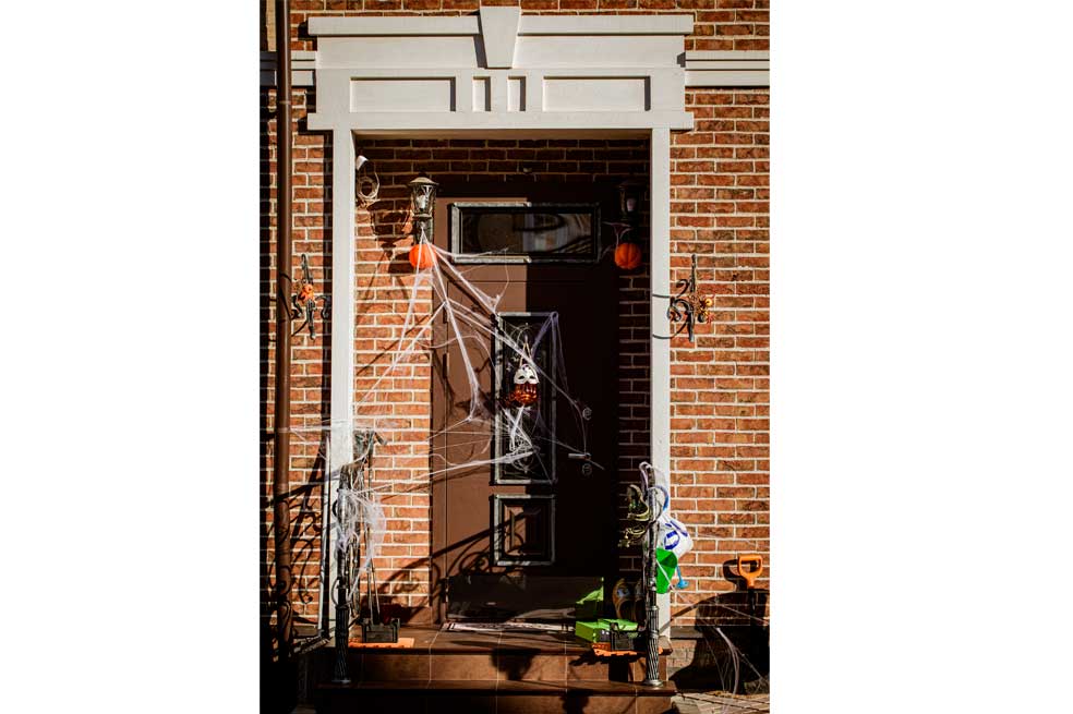 6 ideas de decoración de puertas para Halloween