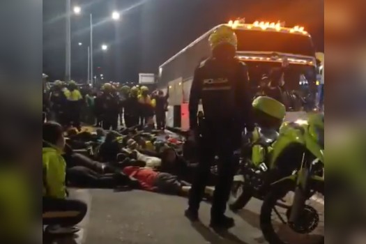 Pelea entre hinchas terminó en disturbios con la Policía y siete capturados