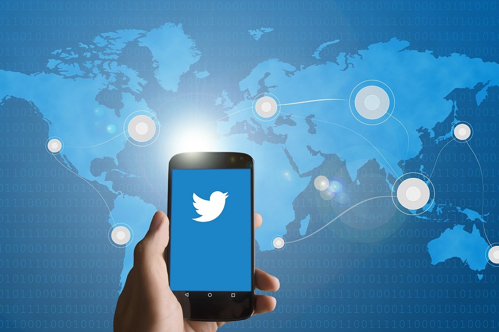 Acciones de Twitter se tambalean por temores sobre base de usuarios