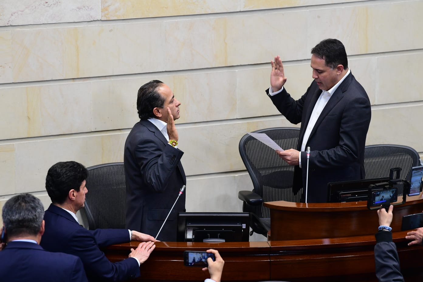 Posesión del senador Alexander López Maya (Pacto Histórico) como el nuevo presidente del Congreso.