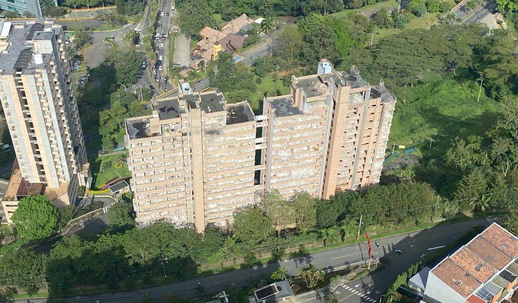 Los detalles de la demolición del Continental Towers en Medellín