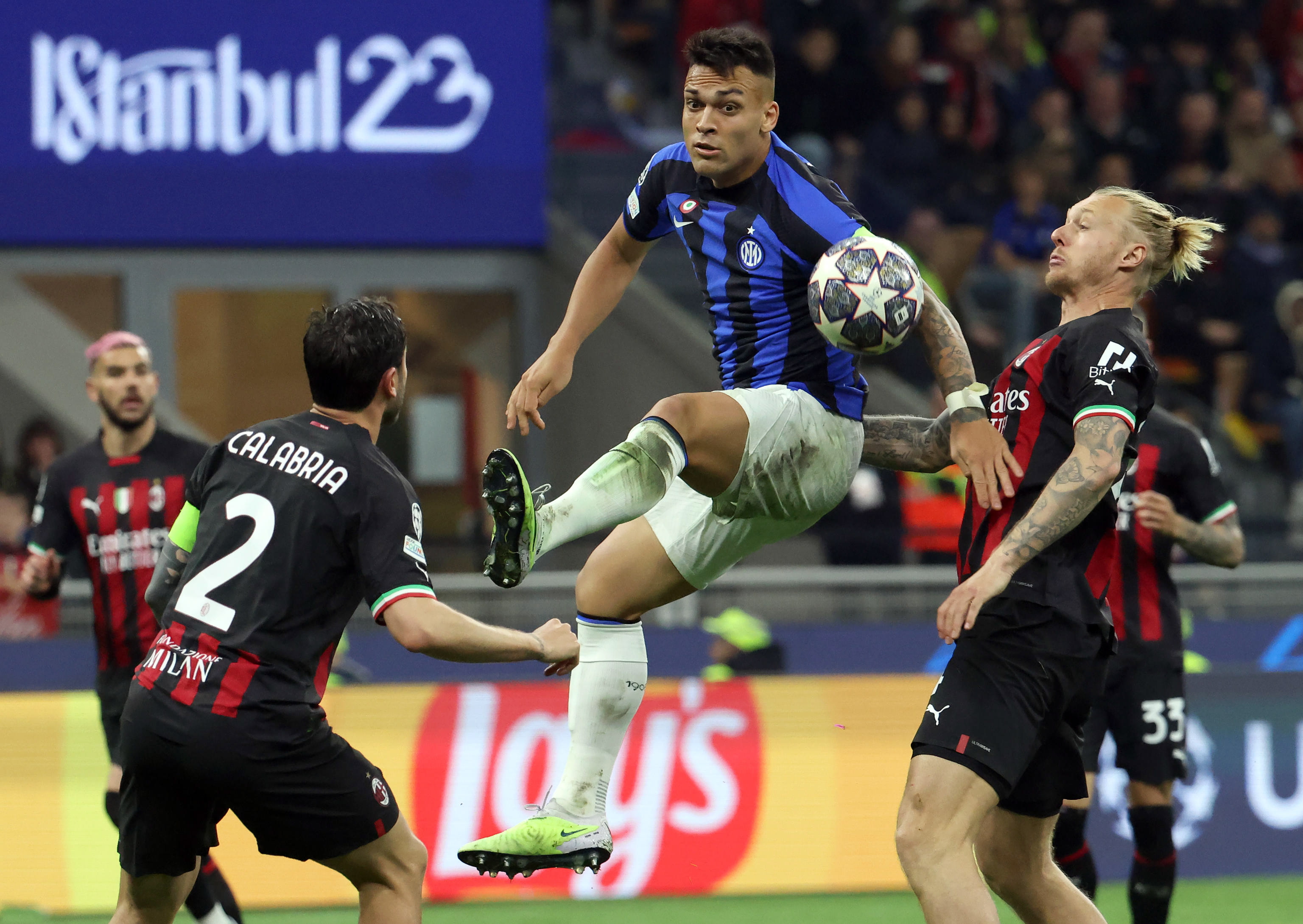 Liga de Campeones: Inter pegó primero en el ‘derby de la madonnina’