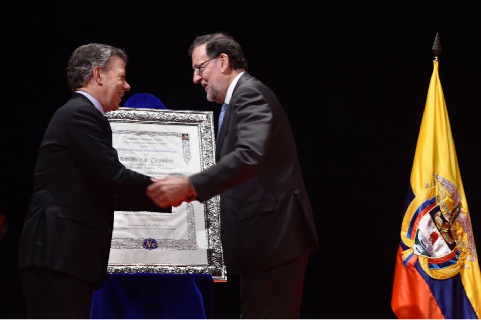 Presidente Santos recibió premio de economía en Madrid