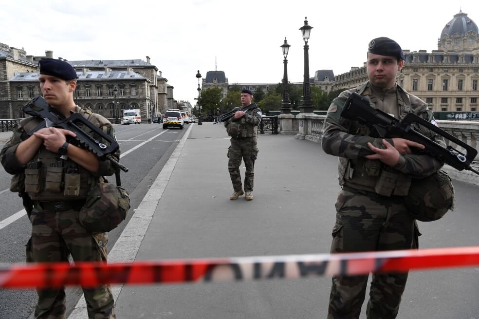Las incógnitas del ataque con cuchillo en la jefatura de policía de París