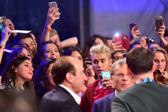 A rendir indagatoria Justin Bieber por supuesta orden de golpear a un fotógrafo