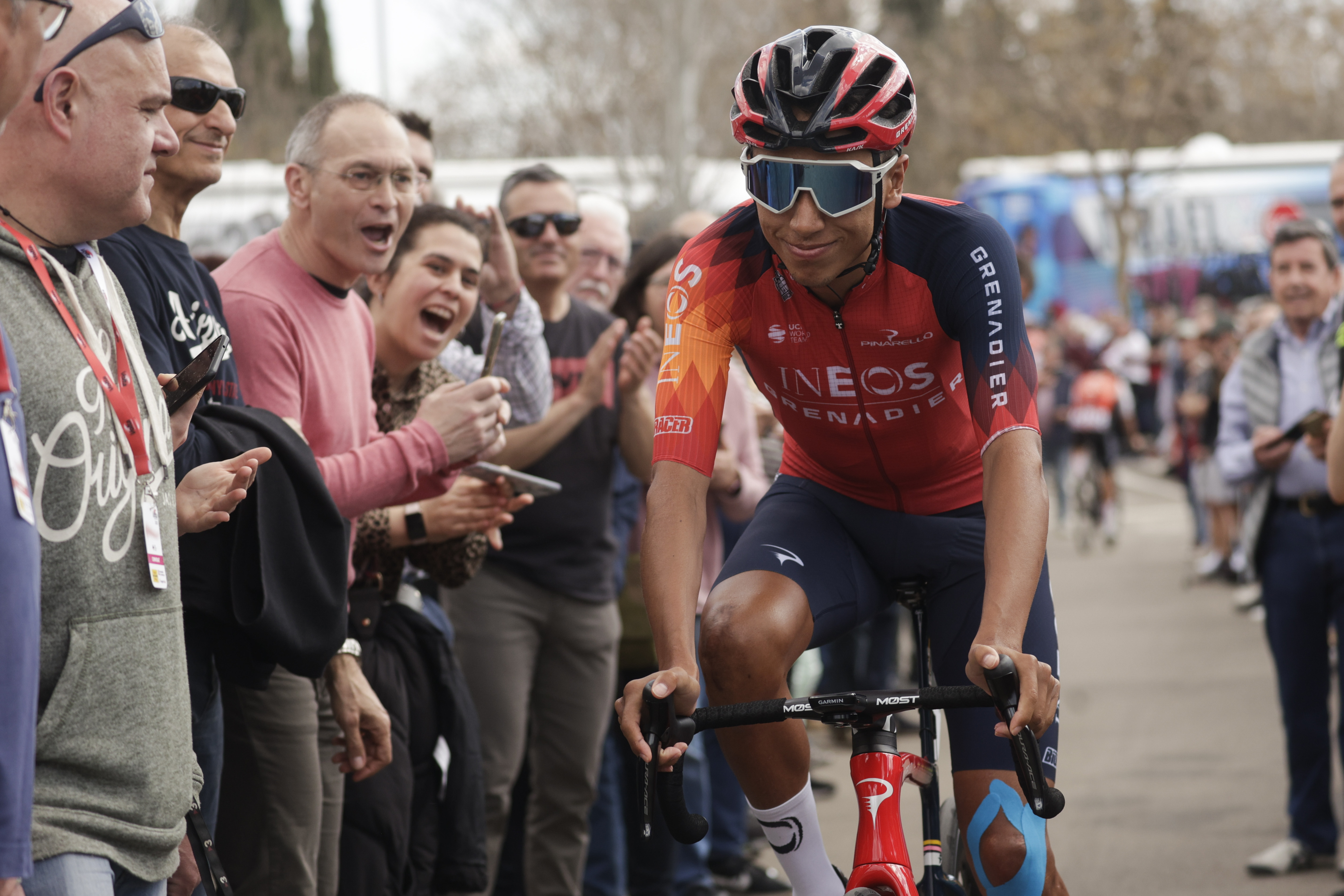Parte médico de Egan Bernal tras su caída en la Vuelta a Cataluña