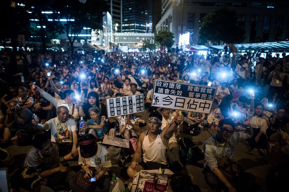 Miles de personas se manifestaron en las calles de Hong Kong