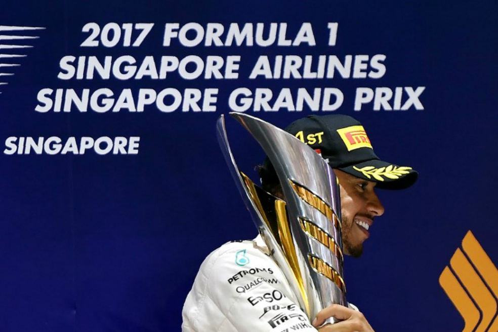 Hamilton gana el Gran Premio de Singapur y amplia ventaja sobre Vettel