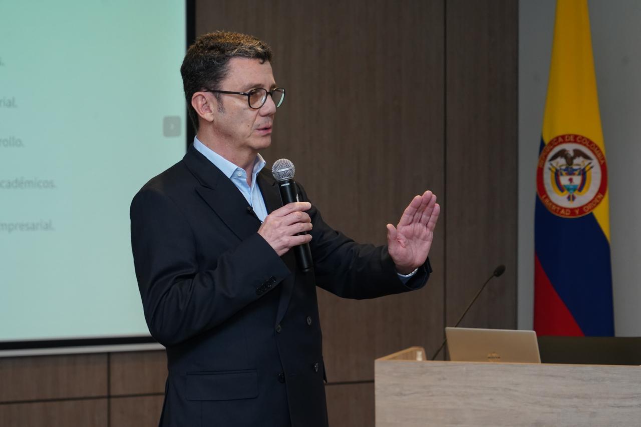 Billy Escobar, superintendente de Sociedades.