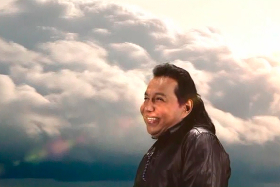Diomedes Díaz estrena el video «Más allá del cielo»