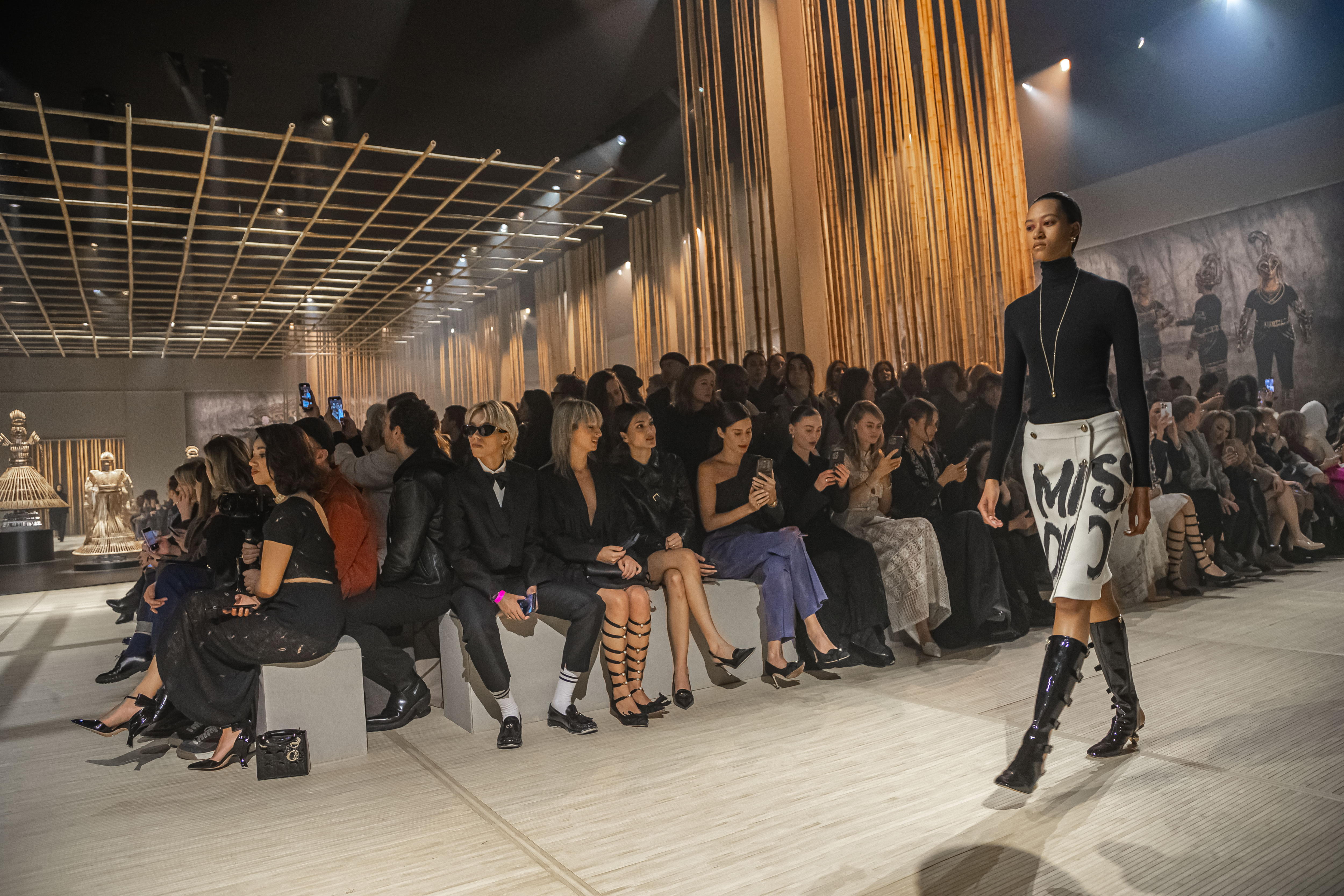 Dior reactualiza con brío el espíritu de los 60, en la semana de la moda parisina