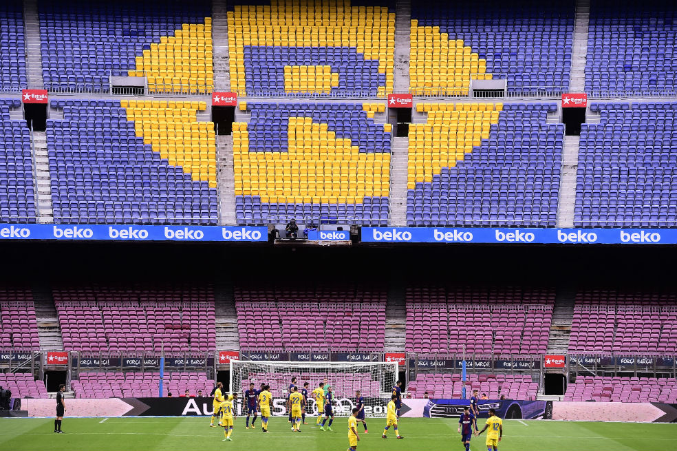 Barcelona juega «a puerta cerrada» en protesta por los sucesos en Cataluña