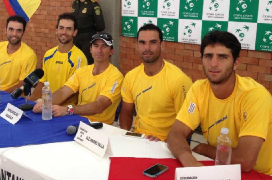 El equipo de tenistas colombianos, junto a Mauricio Hadad.
