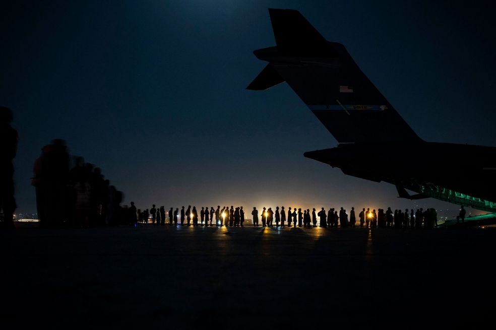 A pocas horas del ultimátum talibán, ¿qué está pasando en el aeropuerto de Kabul?
