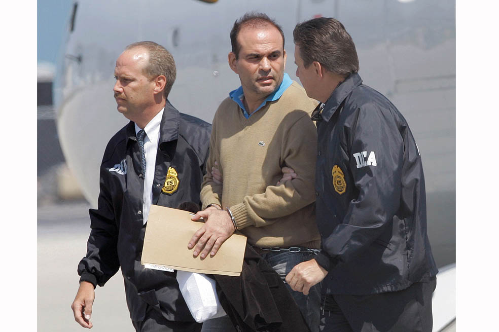 Ordenan restitución de fincas despojadas por Mancuso