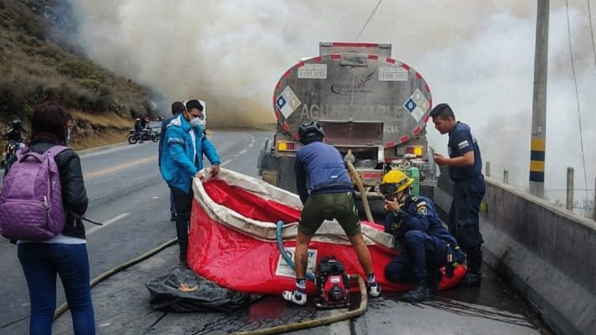 Por grave incendio forestal en Mondoñedo cierran importante vía en Cundinamarca