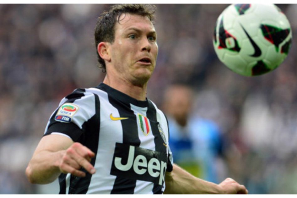 El suizo Lichtsteiner fue operado y será baja un mes con Juventus
