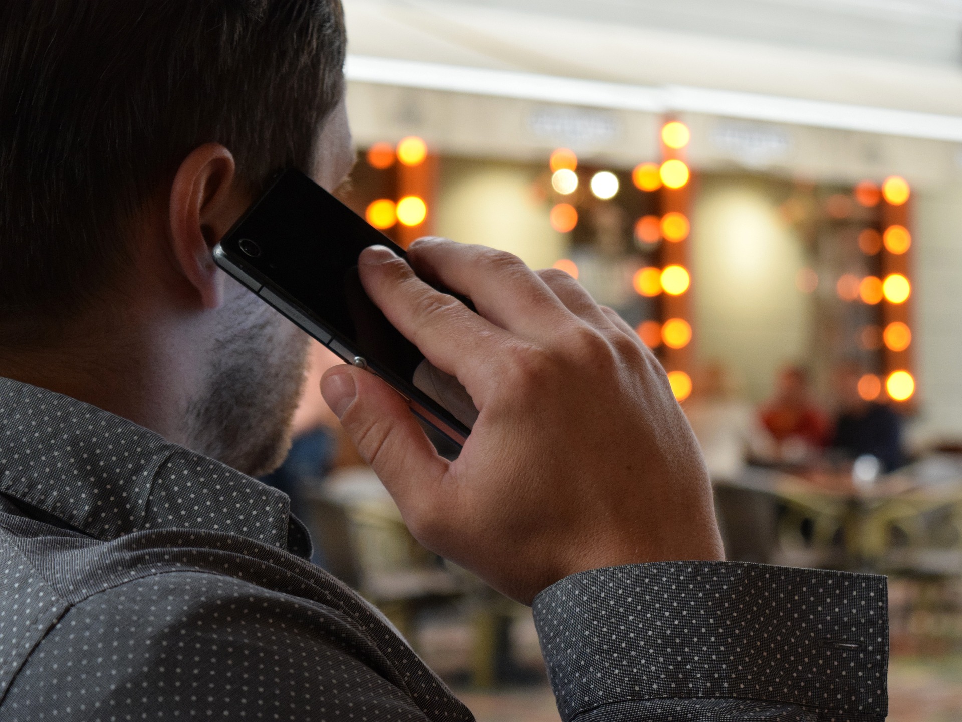 Así puede eliminar su ruido de fondo durante una llamada de celular