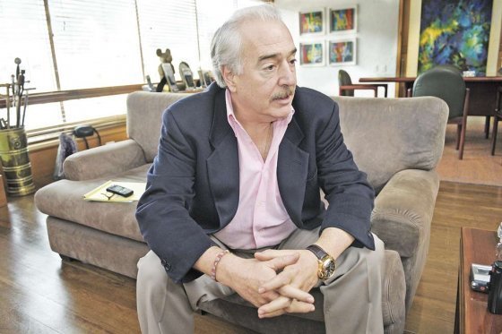 Gobierno quiere acondicionar las instituciones a las Farc: Pastrana