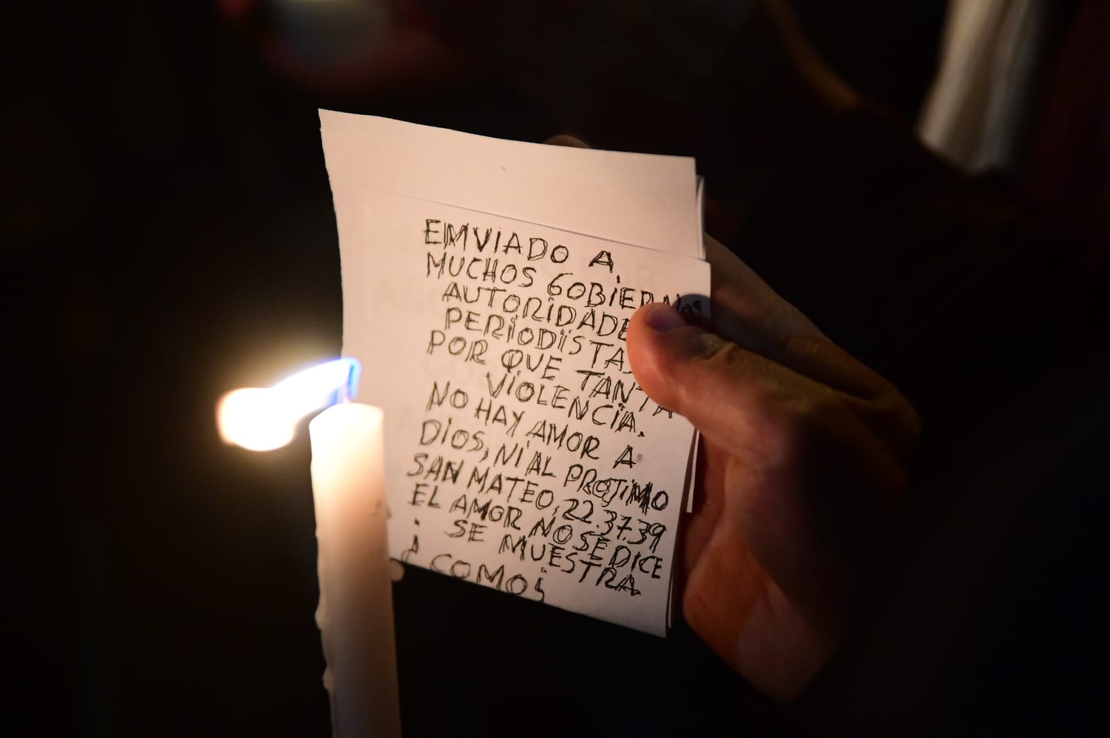 Uno de los mensajes de los participantes en el homenaje en la capital del país.