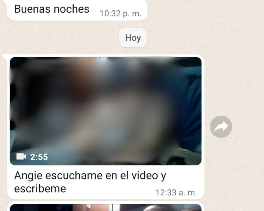 Desde hace un año el hombre le escribe y le manda videos sexuales.