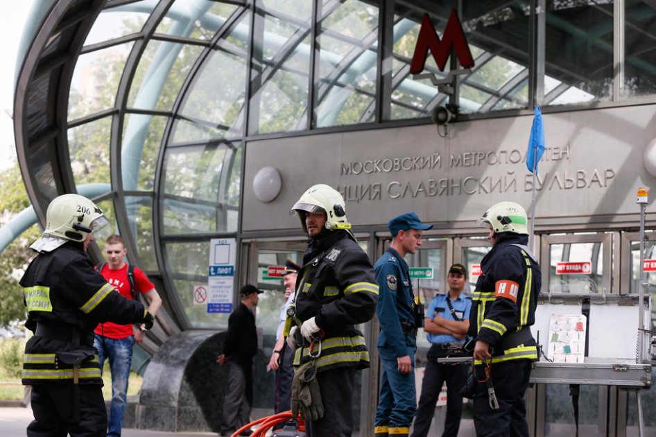 Asciende a 20 cifra de pasajeros muertos en descarrilamiento en el metro de Moscú