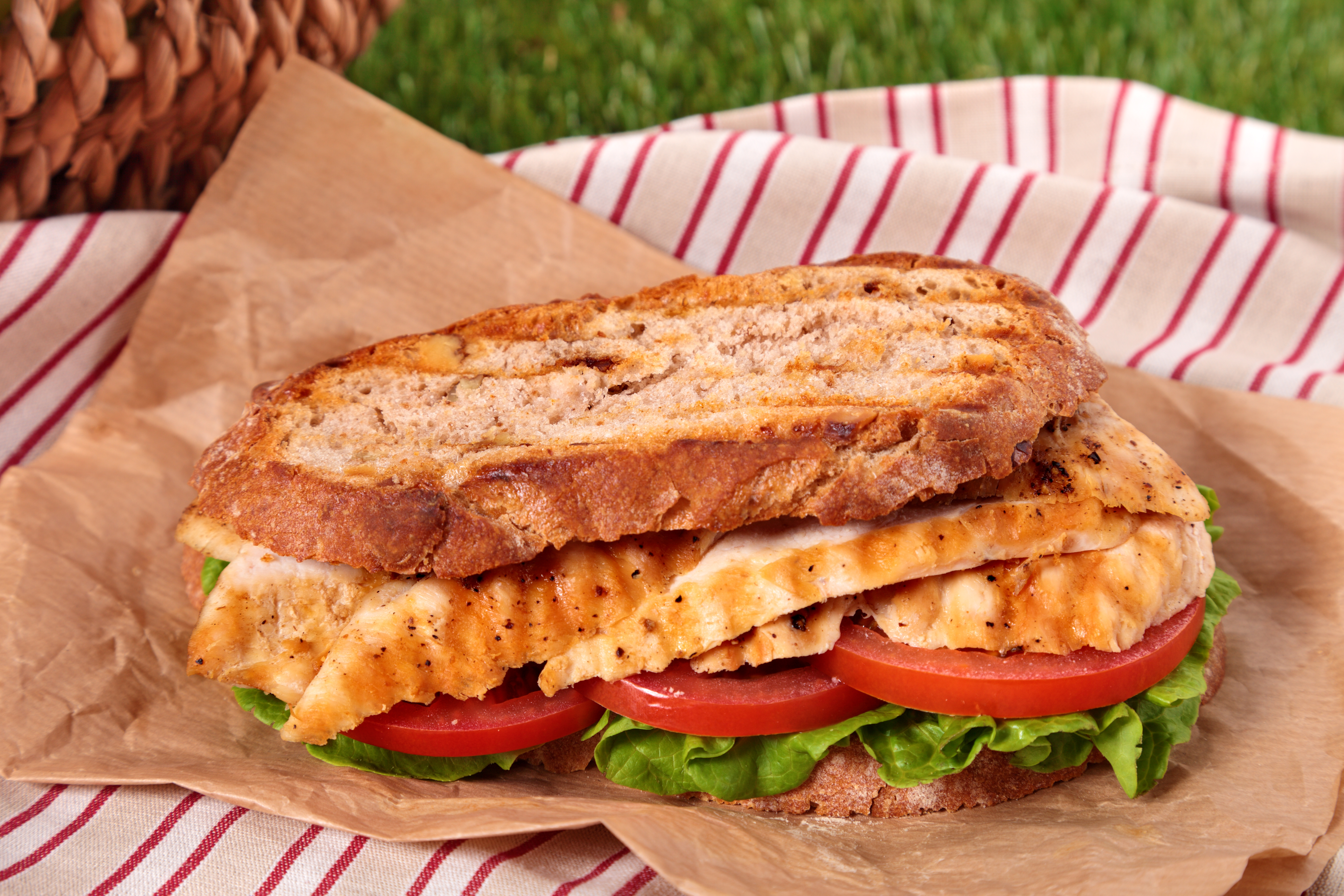 Sándwich de pechuga de pollo