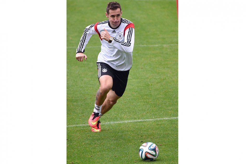 Miroslav Klose con la mira puesta en ser el máximo goleador de los Mundiales